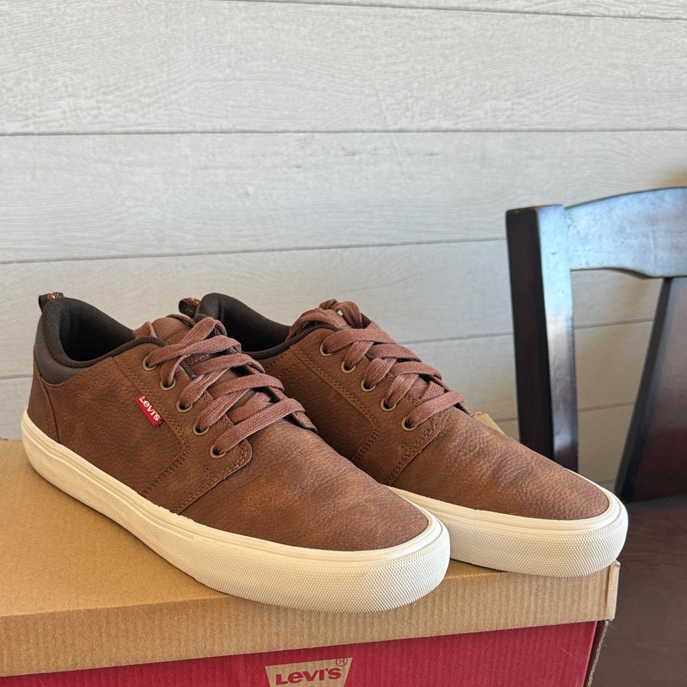 Levi's Men's Brown and White Sneakers